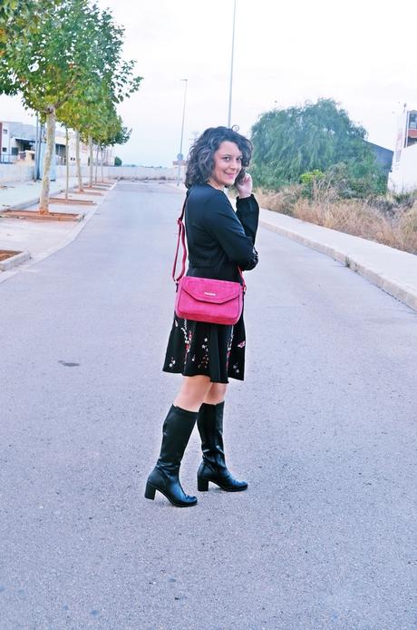 Vestido negro con bordados Vestido negro con bordados