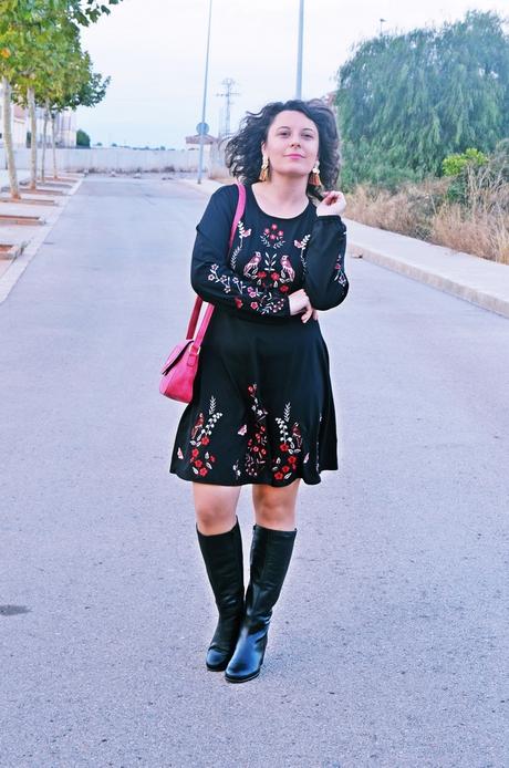 Vestido negro con bordados Vestido negro con bordados