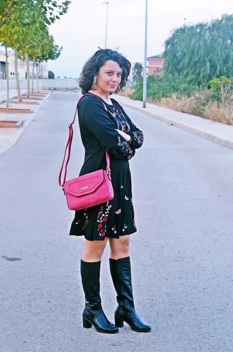 Vestido negro con bordados Vestido negro con bordados