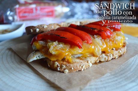 RECETA -  SÁNDWICH DE POLLO CON CEBOLLA CARAMELIZADA Y PIMIENTO.