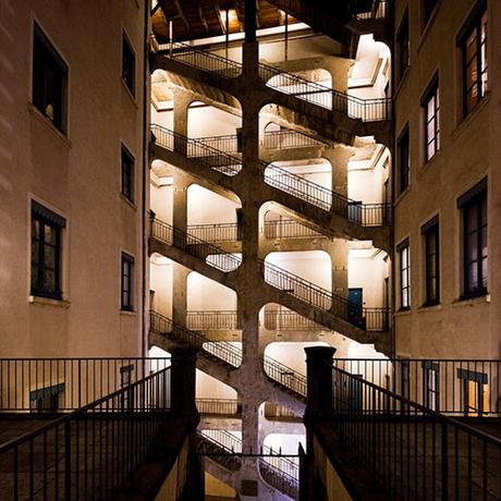 traboules: un concepto diferente de espacio público urbano traboules: un concepto diferente de espacio público urbano