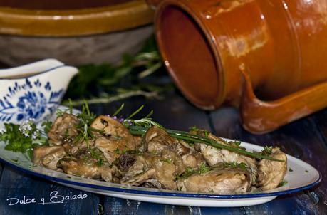 Pollo Guisado con Cuarenta Dientes de Ajo y Hierbas Aromáticas