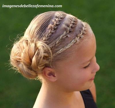 peinados para niña con trenzas de lado moño