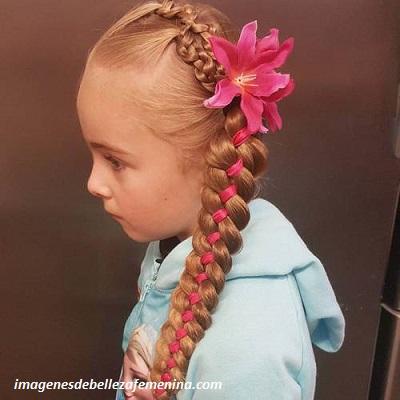 peinados para niña con trenzas de lado largo