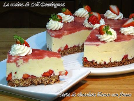 Tarta de chocolate blanco con fresas y sin horno Tarta de chocolate blanco con fresas y sin horno