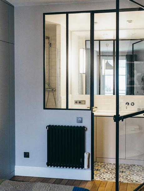 Apartamento chic en gris y amarillo