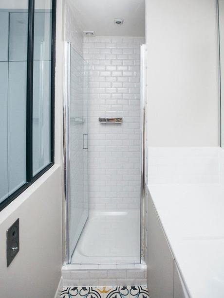 Apartamento chic en gris y amarillo