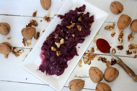 Lombarda salteada con manzana y nueces