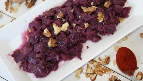 Lombarda salteada con manzana y nueces