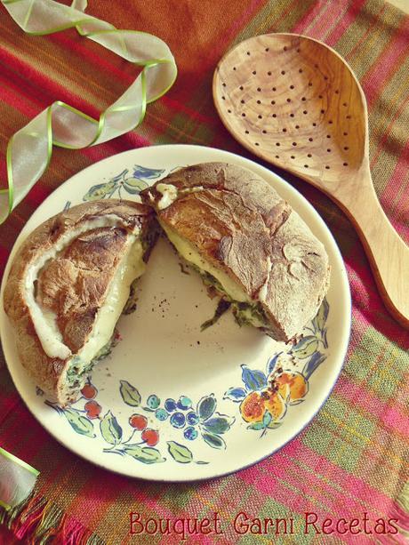 Pan relleno con vegetales y quesos