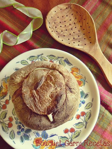 Pan relleno con vegetales y quesos