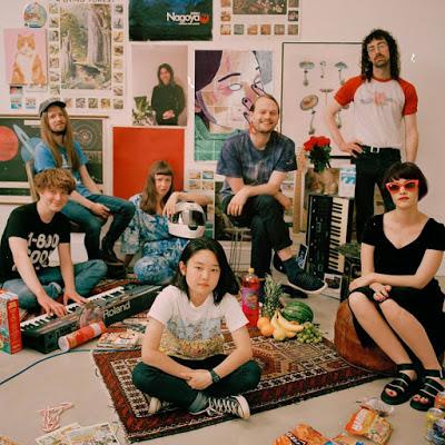 Superorganism: Debutan en el Later… With Jools Holland Superorganism: Debutan en el Later… With Jools Holland