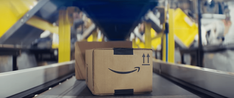 Las cajas de Amazon se ponen cantarinas en su nuevo anuncio navideño