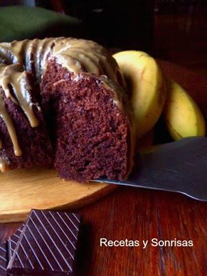 BUNDT DE PLATANO Y CHOCOLATE