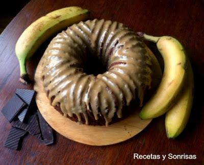 BUNDT DE PLATANO Y CHOCOLATE