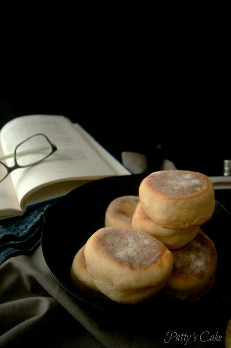 English muffins o panecillos en sartén al estilo inglés