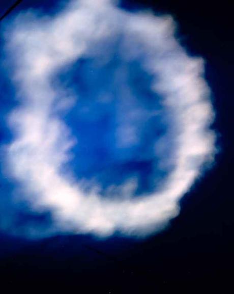 Desclasifican imágenes que muestran innumerables ataques nucleares a la atmósfera