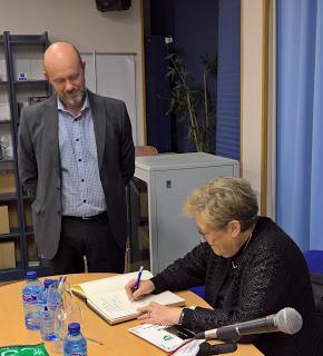 ENTREGA DEL IV PREMIO INTERNACIONAL DE POESÍA COVIBAR CIUDAD DE RIVAS A MARTA ANA DIZ