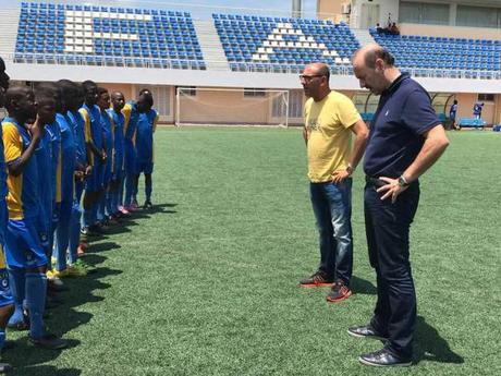 Juanjo Vila visita la Escuela de Fútbol Base AFA Angola