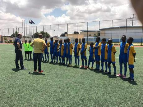 Juanjo Vila visita la Escuela de Fútbol Base AFA Angola