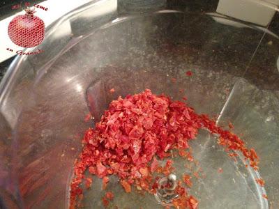 Rape con arena de jamón y caviar de piquillos Rape con arena de jamón y caviar de piquillos