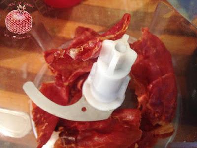 Rape con arena de jamón y caviar de piquillos Rape con arena de jamón y caviar de piquillos