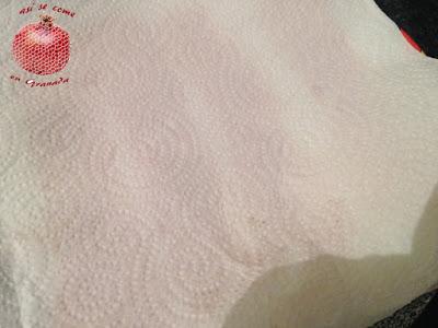 Rape con arena de jamón y caviar de piquillos Rape con arena de jamón y caviar de piquillos