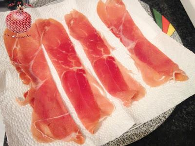 Rape con arena de jamón y caviar de piquillos Rape con arena de jamón y caviar de piquillos