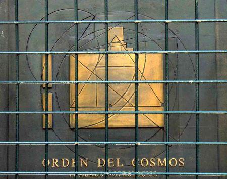 “La figura cúbica” en San Lorenzo de El Escorial “La figura cúbica” en San Lorenzo de El Escorial