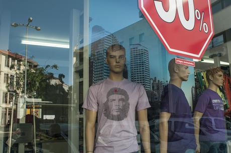 Ce n'est pas un document (Esto no es un documento) Ce n'est pas un document (Esto no es un documento)