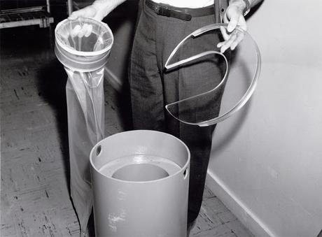 Ce n'est pas un document (Esto no es un documento) Ce n'est pas un document (Esto no es un documento)