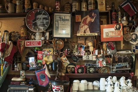 Ce n'est pas un document (Esto no es un documento) Ce n'est pas un document (Esto no es un documento)