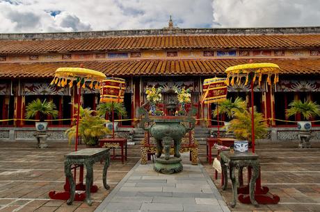 CRÓNICAS DE INDOCHINA: HUE, CIUDAD IMPERIAL CRÓNICAS DE INDOCHINA: HUE, CIUDAD IMPERIAL