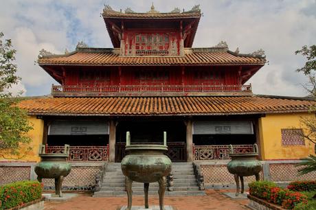 CRÓNICAS DE INDOCHINA: HUE, CIUDAD IMPERIAL CRÓNICAS DE INDOCHINA: HUE, CIUDAD IMPERIAL