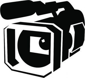 Y Ada.. vuelve a agarrar el fúsil con el cañón torcido y sin munición en el cargador.