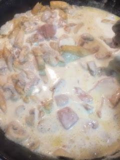 TIAGLIATELLE CON CHAMPIÑONES, POLLO Y MOUSSE DE FOIE