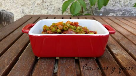 Guisantes con jamón y salsa de tomate (Thermomix)