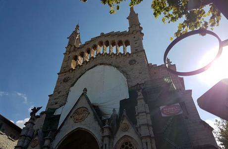 Hay vida más allá de la playa. Qué hacer en Mallorca en invierno Iglesia de San Bartolomé de Sóller qué hacer en Mallorca en invierno