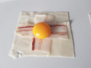 PINCHO DE HUEVO FRITO CON PATATAS Y BACON