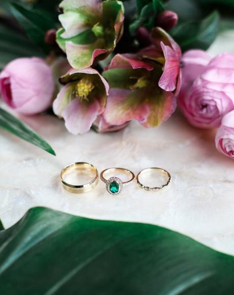 alianzas boda con diamante verde