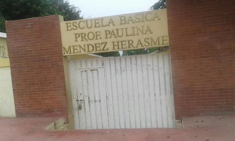 Comunitarios cierran escuela del Estero en rechazo nombramiento secretaria.