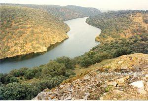 En el camino real de Guadalupe, nos acercamos al embalse de Azutan