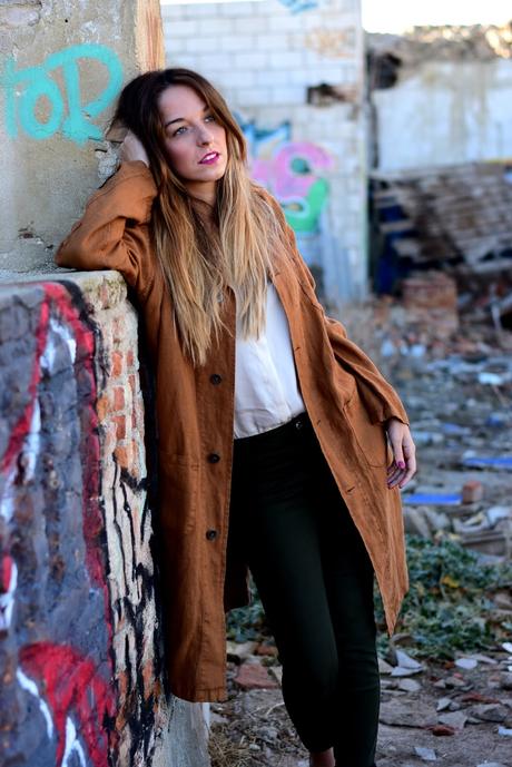 LOOK CON TRENCH
