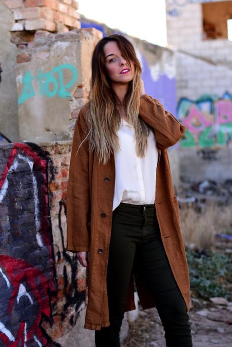 LOOK CON TRENCH