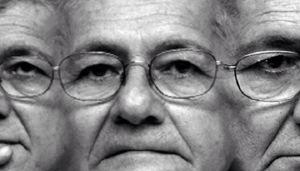 Solos y desnudos (sin motor arrechísimo)