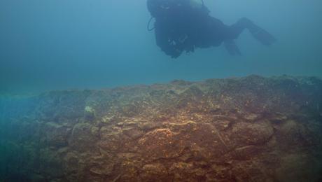 Descubren una fortaleza sumergida de hace 3.000 años en el Lago Van (Turquía)