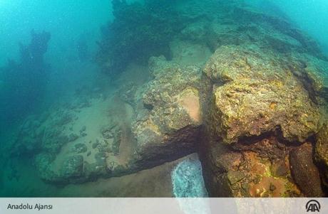 Descubren una fortaleza sumergida de hace 3.000 años en el Lago Van (Turquía)