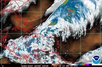 Dos vaguadas seguirán causando lluvias el jueves.