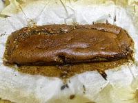 Bizcocho de caqui, nueces y sésamo