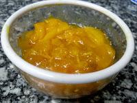 Bizcocho de caqui, nueces y sésamo